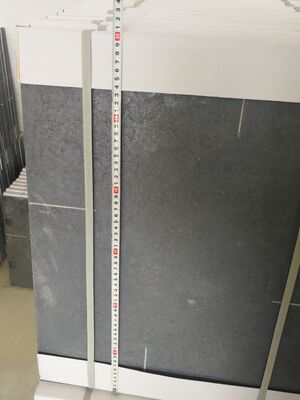 তাপীয় স্থিতিশীলতা এবং পরিধান প্রতিরোধের জন্য চুল্লি ফায়ারিং অপারেশনের জন্য বিশেষভাবে তৈরি কালো সিলিকন কার্বাইড কিলন শেল্ফ